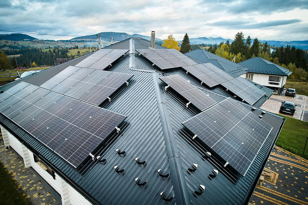 how many solar batteries are needed to power a house 